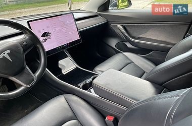 Седан Tesla Model 3 2019 в Нетешине