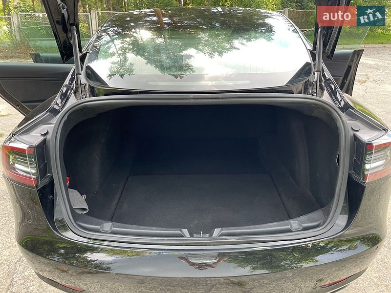 Седан Tesla Model 3 2019 в Нетешине