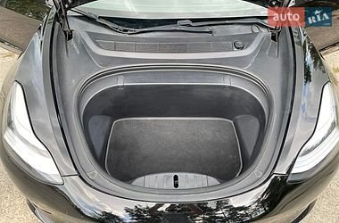 Седан Tesla Model 3 2019 в Нетешине
