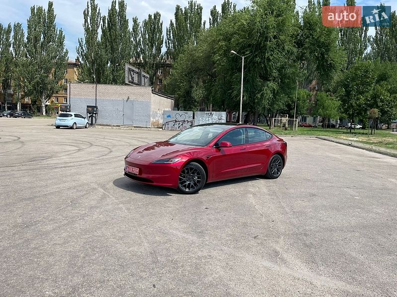 Седан Tesla Model 3 2025 в Кривому Розі