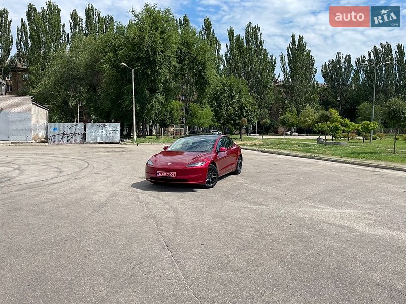 Седан Tesla Model 3 2025 в Кривому Розі
