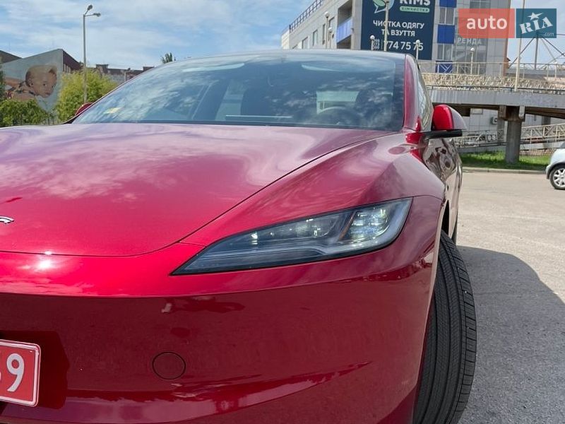 Седан Tesla Model 3 2025 в Кривому Розі