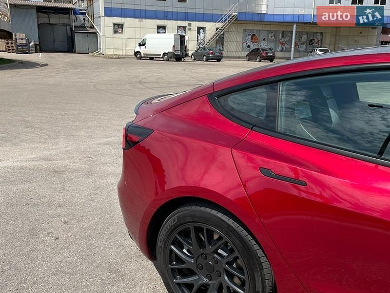 Седан Tesla Model 3 2025 в Кривому Розі