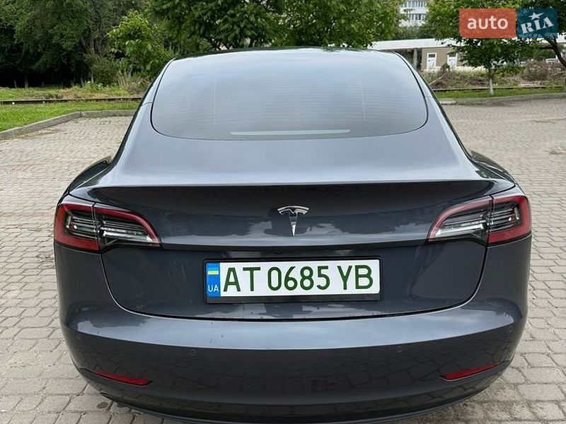 Седан Tesla Model 3 2021 в Ивано-Франковске