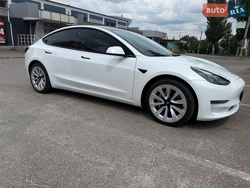 Седан Tesla Model 3 2022 в Запоріжжі