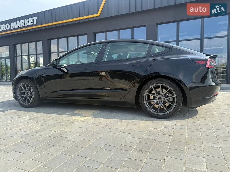 Седан Tesla Model 3 2022 в Львові