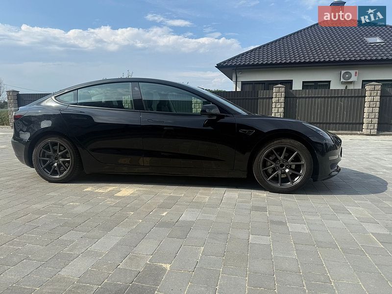 Седан Tesla Model 3 2022 в Львові