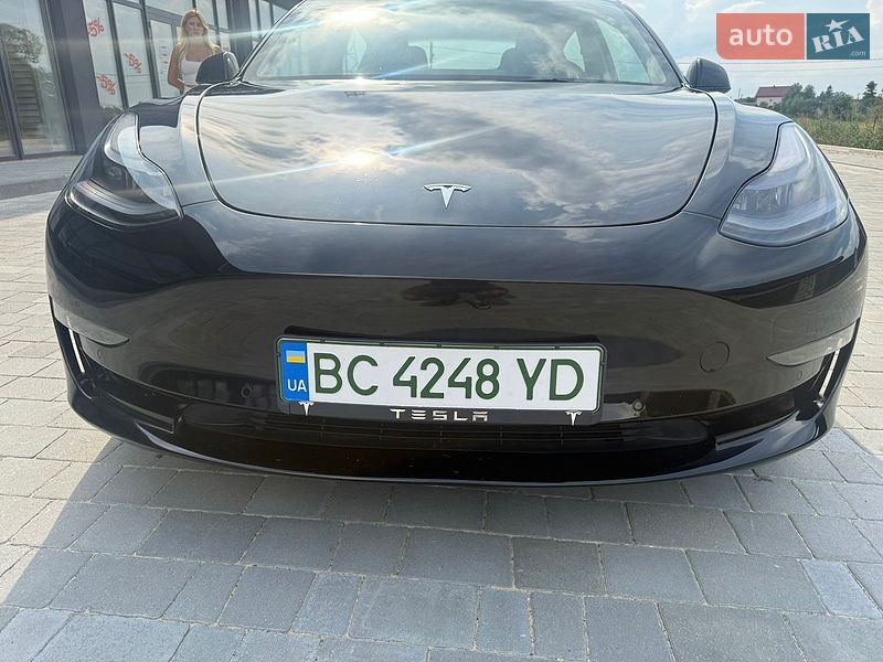 Седан Tesla Model 3 2022 в Львові