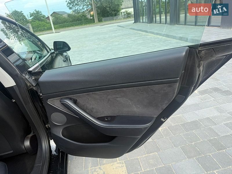 Седан Tesla Model 3 2022 в Львові