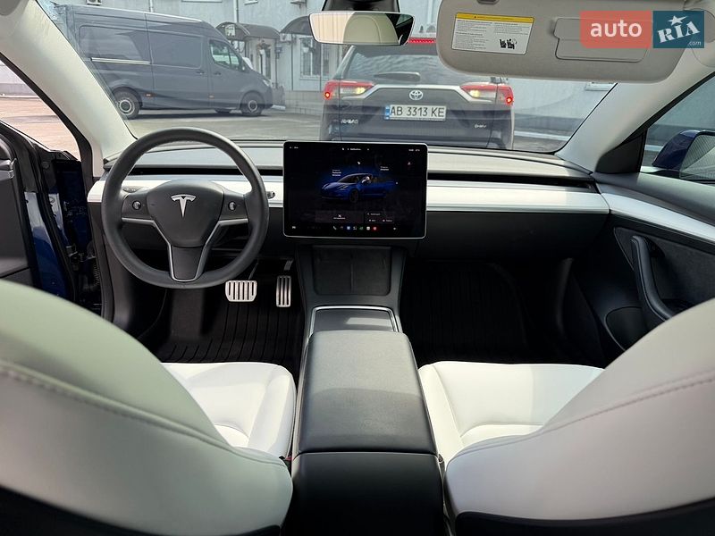 Седан Tesla Model 3 2023 в Киеве