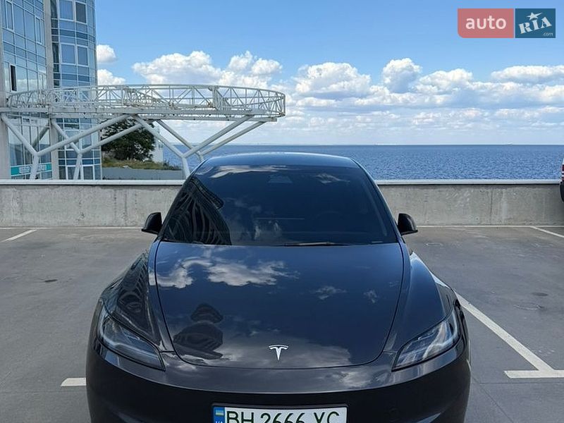 Tesla Model 3 2024