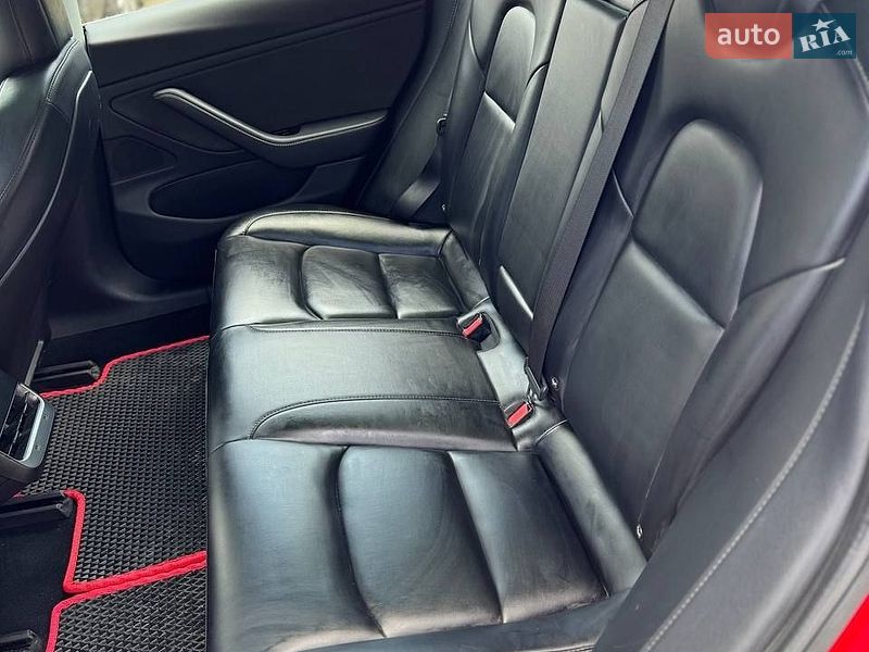 Седан Tesla Model 3 2018 в Ивано-Франковске