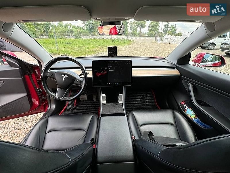 Седан Tesla Model 3 2018 в Ивано-Франковске