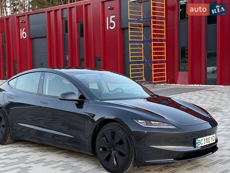 Tesla Model 3 2024