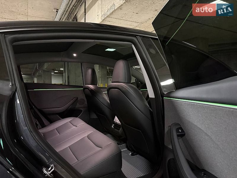 Седан Tesla Model 3 2025 в Винниках