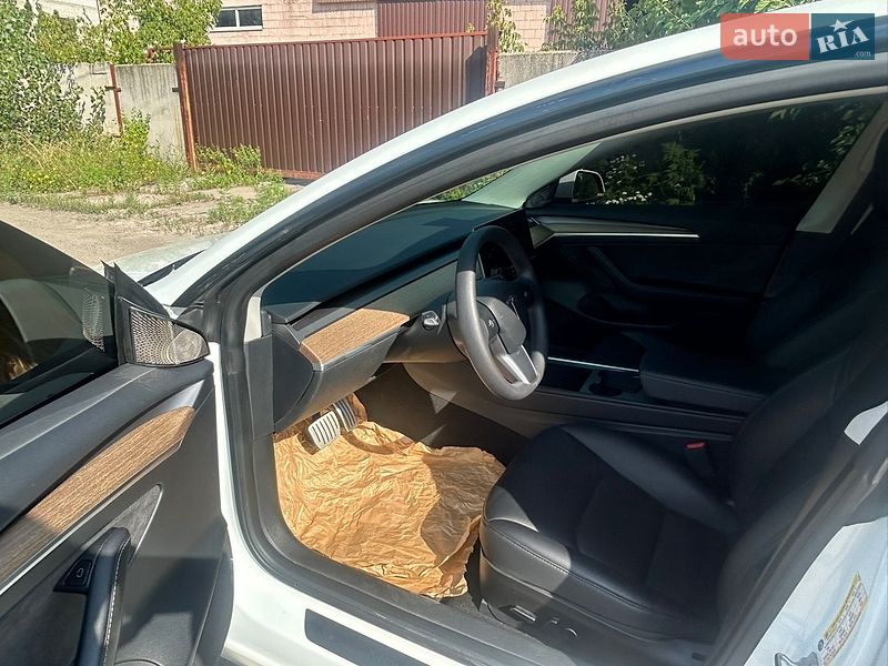Седан Tesla Model 3 2023 в Дніпрі
