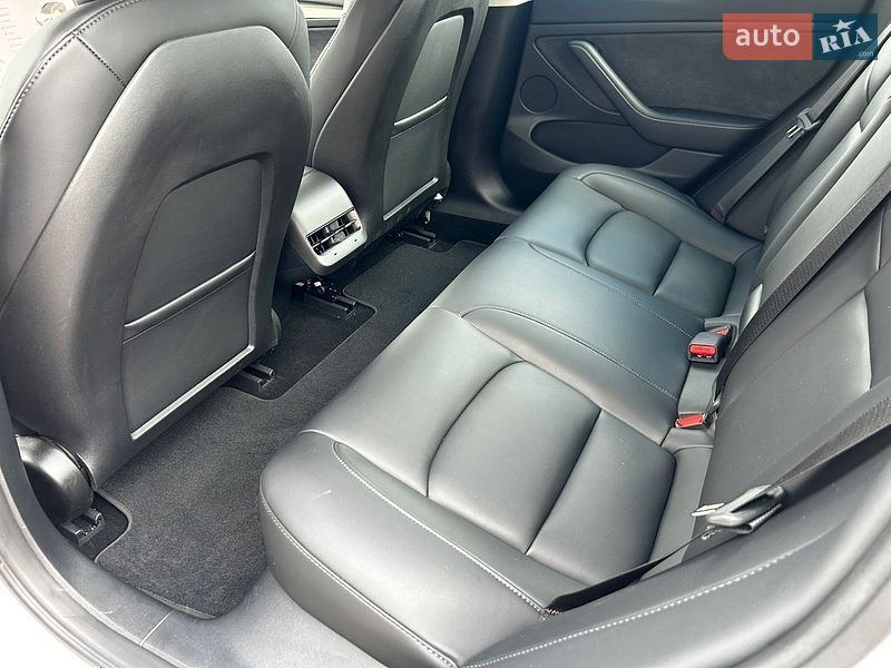 Седан Tesla Model 3 2023 в Дніпрі