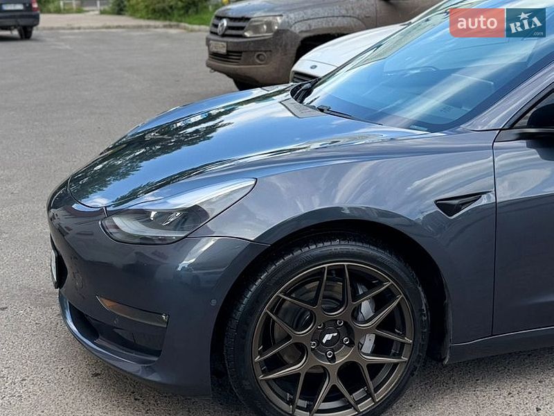 Седан Tesla Model 3 2021 в Сумах