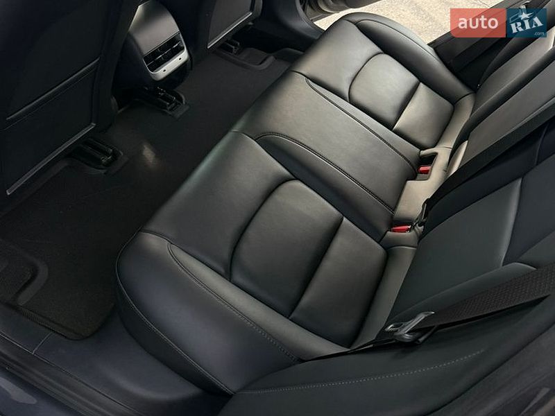 Седан Tesla Model 3 2021 в Сумах