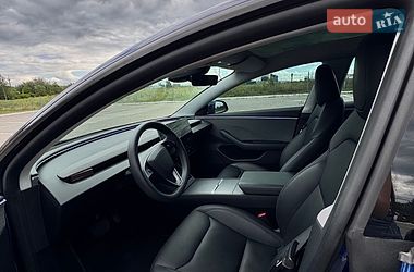 Седан Tesla Model 3 2024 в Львове