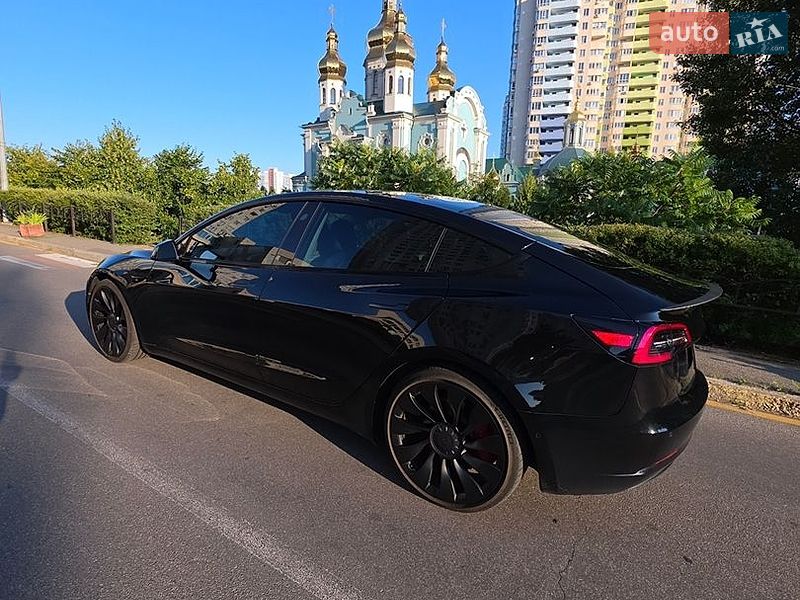 Седан Tesla Model 3 2021 в Киеве