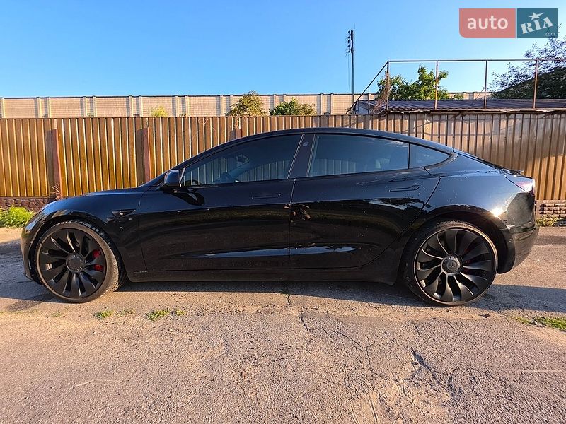 Седан Tesla Model 3 2021 в Киеве