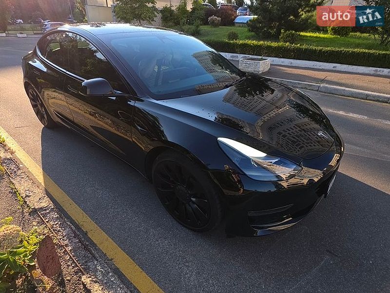 Седан Tesla Model 3 2021 в Киеве