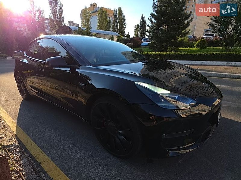 Седан Tesla Model 3 2021 в Киеве