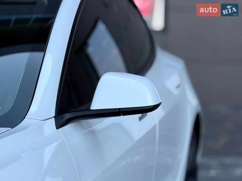 Седан Tesla Model 3 2022 в Кривом Роге