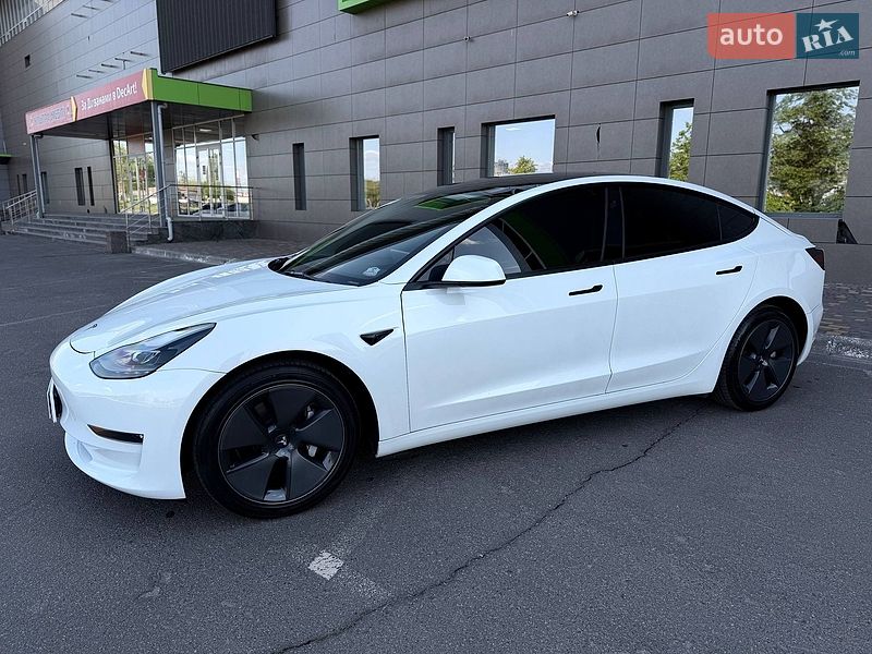 Седан Tesla Model 3 2022 в Кривом Роге
