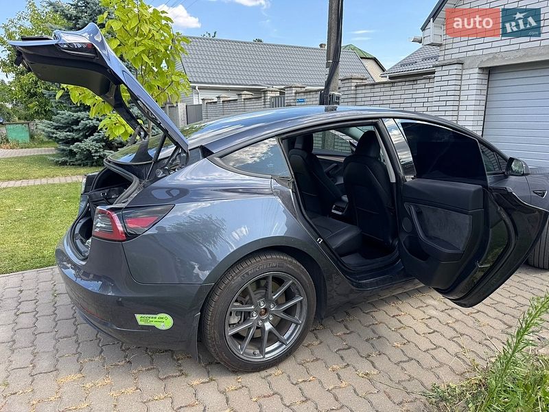 Седан Tesla Model 3 2023 в Києві