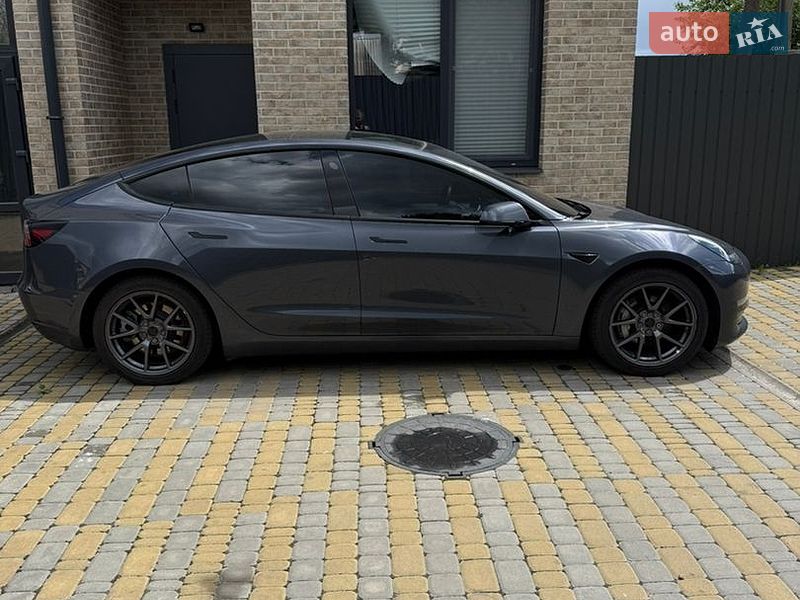 Седан Tesla Model 3 2022 в Києві
