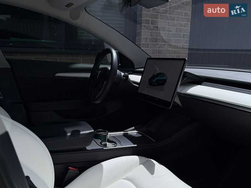 Седан Tesla Model 3 2022 в Києві