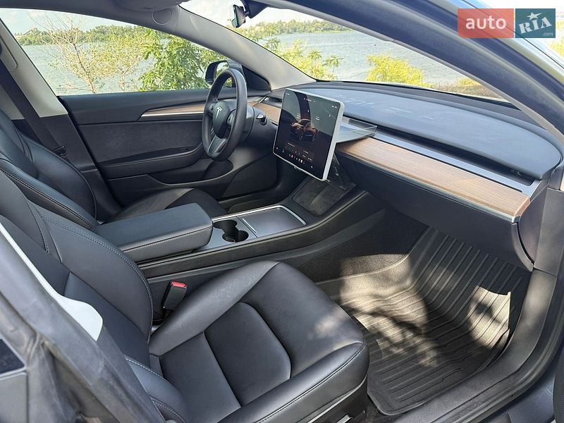 Седан Tesla Model 3 2023 в Днепре