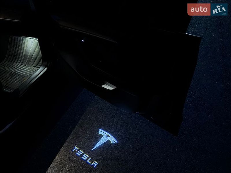 Седан Tesla Model 3 2022 в Чернигове