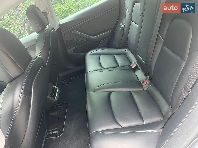Седан Tesla Model 3 2021 в Кривом Роге