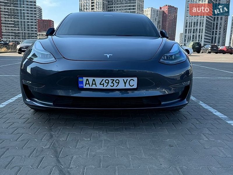 Седан Tesla Model 3 2022 в Киеве