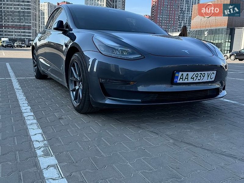 Седан Tesla Model 3 2022 в Киеве