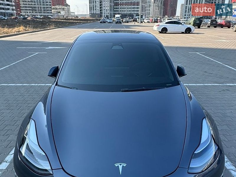 Седан Tesla Model 3 2022 в Киеве