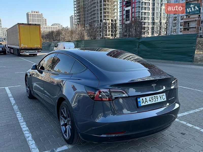 Седан Tesla Model 3 2022 в Киеве