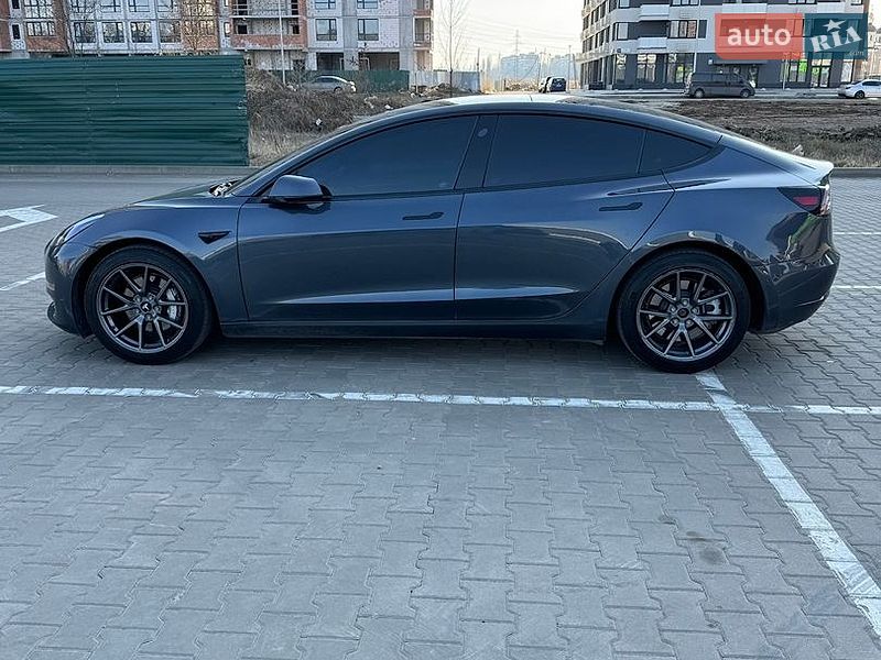 Седан Tesla Model 3 2022 в Киеве