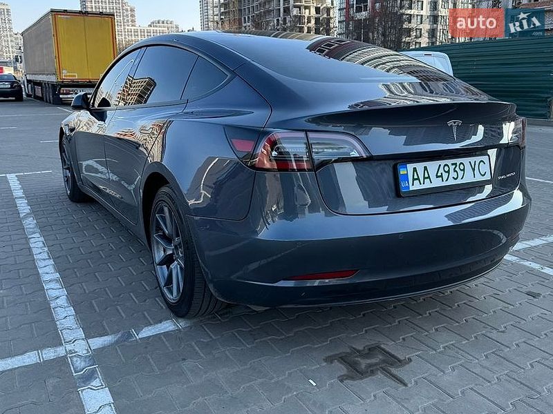 Седан Tesla Model 3 2022 в Киеве