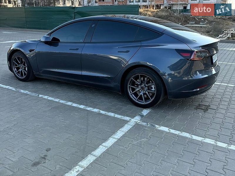 Седан Tesla Model 3 2022 в Киеве