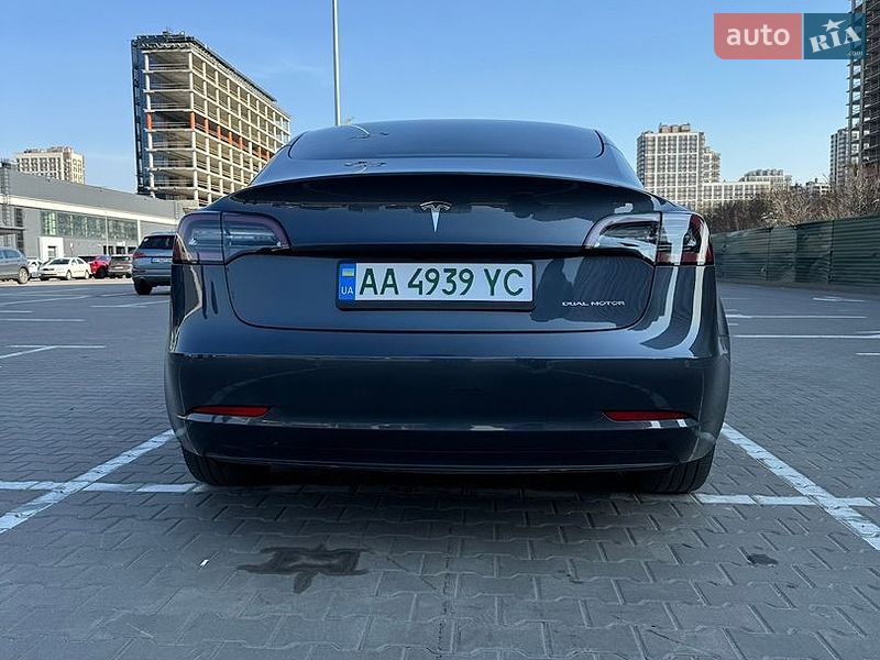 Седан Tesla Model 3 2022 в Киеве