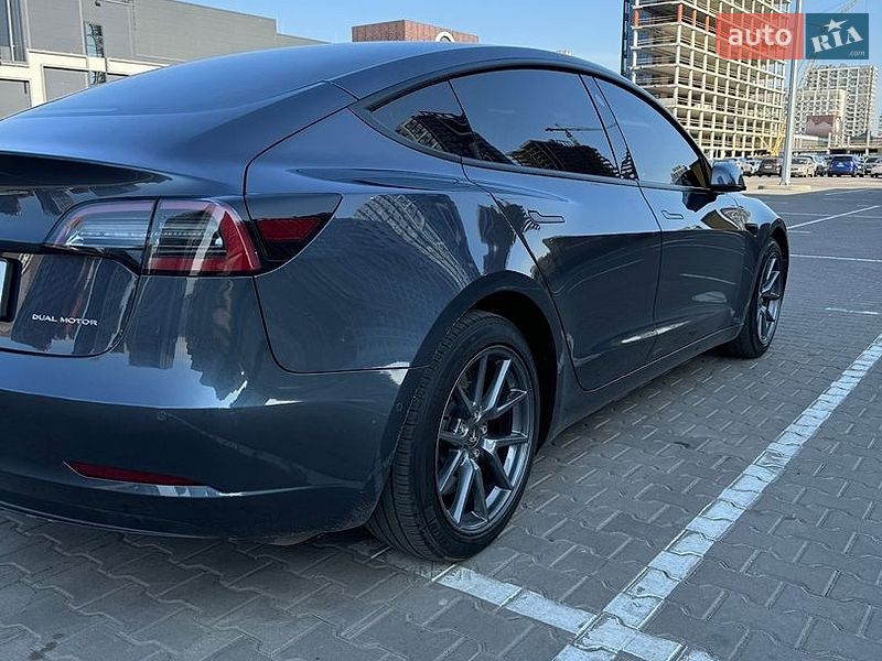 Седан Tesla Model 3 2022 в Киеве