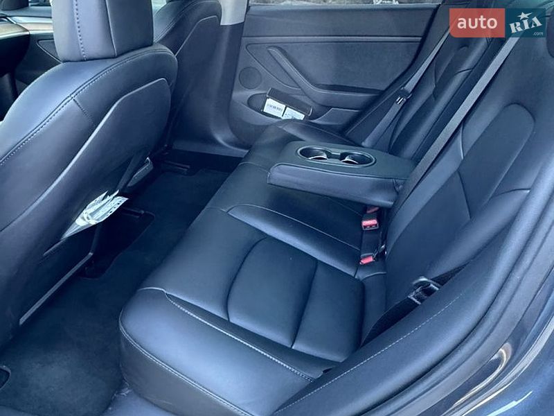 Седан Tesla Model 3 2022 в Киеве