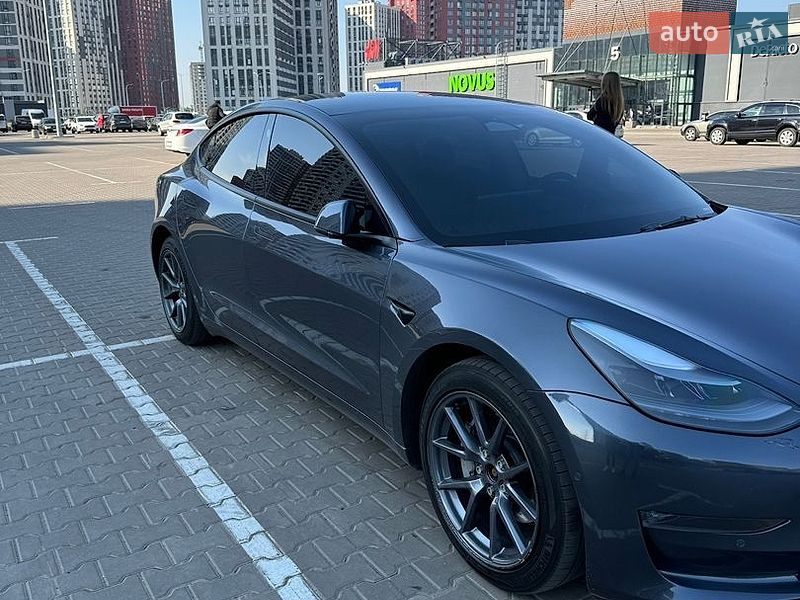 Седан Tesla Model 3 2022 в Киеве