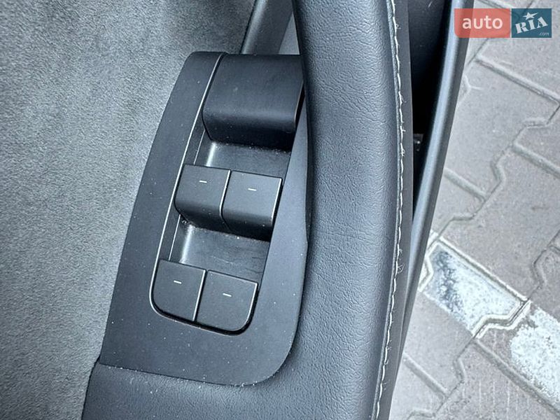 Седан Tesla Model 3 2022 в Киеве