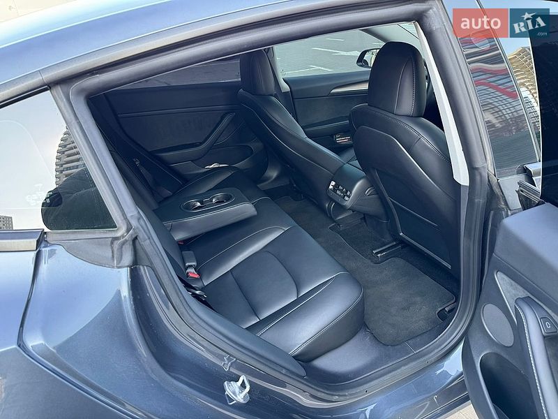 Седан Tesla Model 3 2022 в Киеве