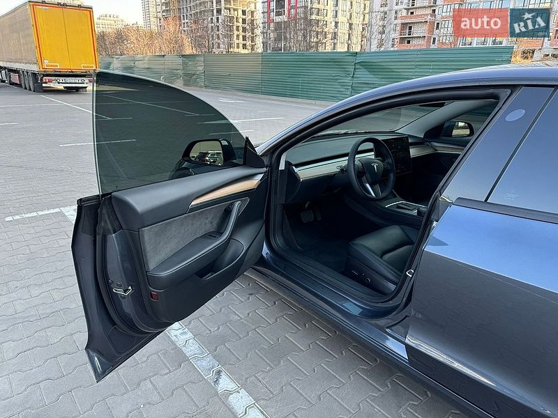 Седан Tesla Model 3 2022 в Киеве